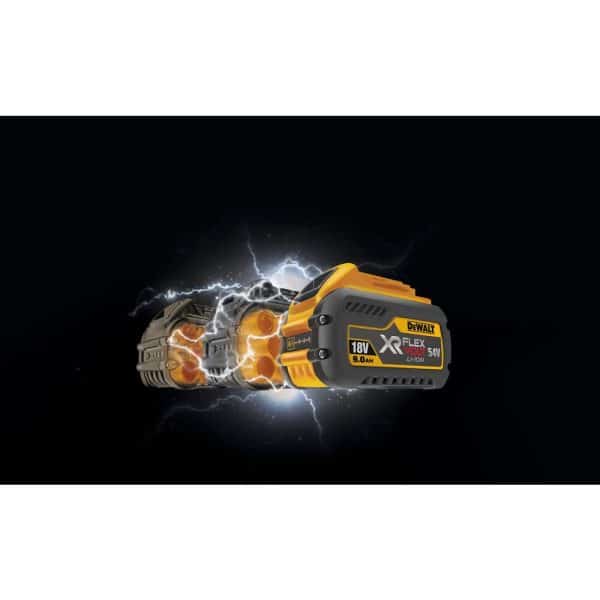 Batterie DeWALT DCB547-XJ 54V XR Flexvolt sur un chantier